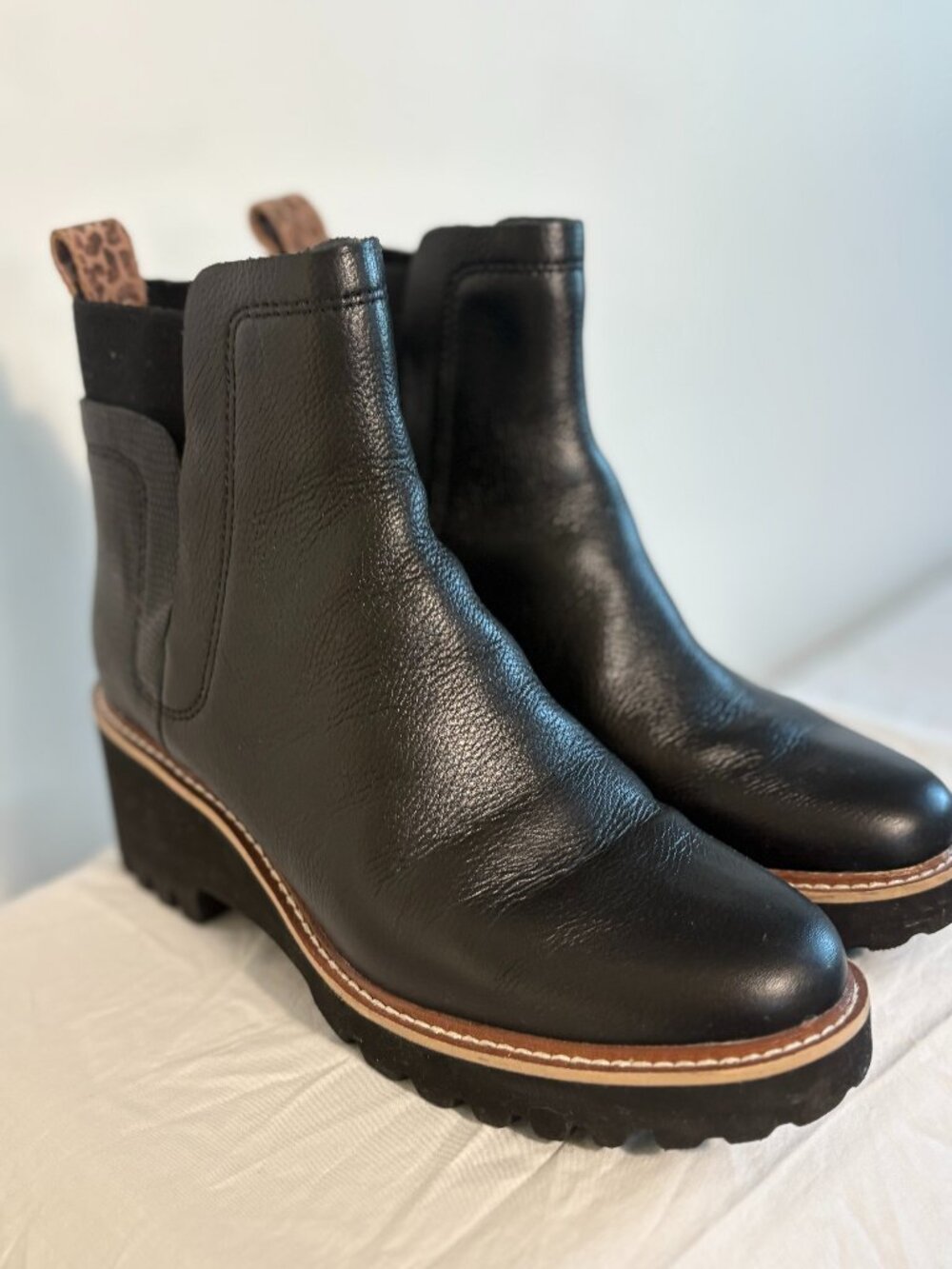 Dolce Vita Black Leather Lug Sole Chelsea Boots Women’s Size 8.5